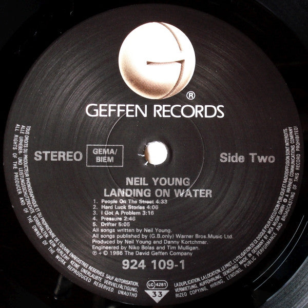 Neil Young ~ Landing On Water (Vinyl) - Djungel & Jazz