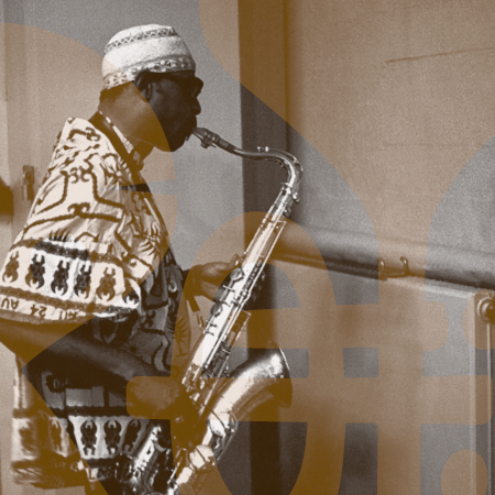 Jazzmusikern Archie Shepp som spelar saxofon