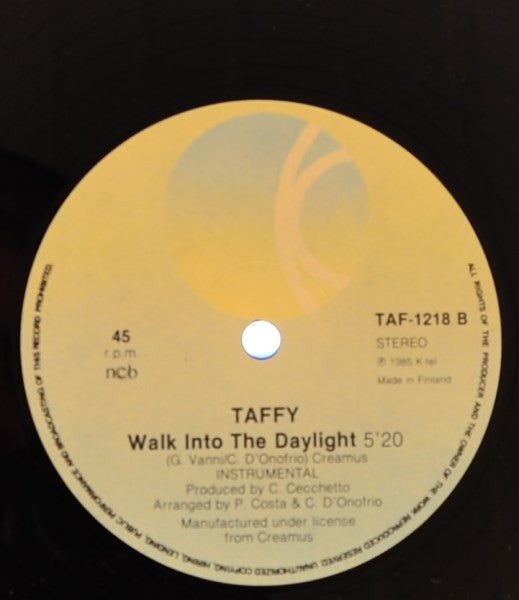 Taffy ~ Walk Into The Daylight (Vinyl) - Djungel & Jazz